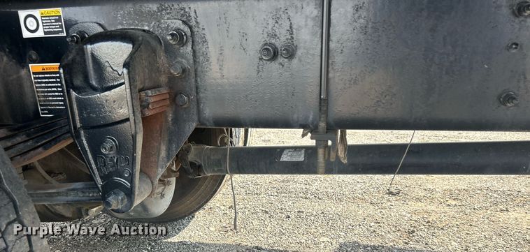 image for item EG1036 2015 Peterbilt  337 delivery truck