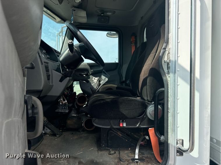 image for item EG1036 2015 Peterbilt  337 delivery truck