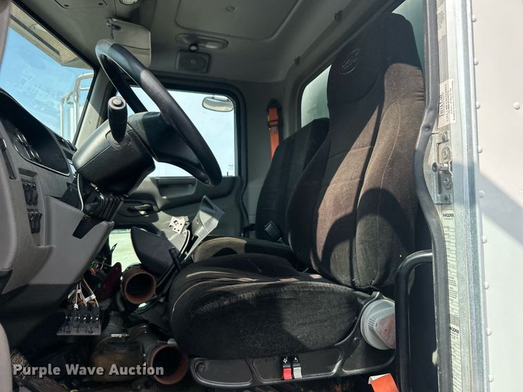 image for item EG1036 2015 Peterbilt  337 delivery truck