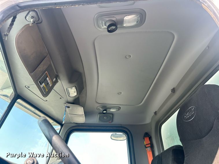 image for item EG1036 2015 Peterbilt  337 delivery truck