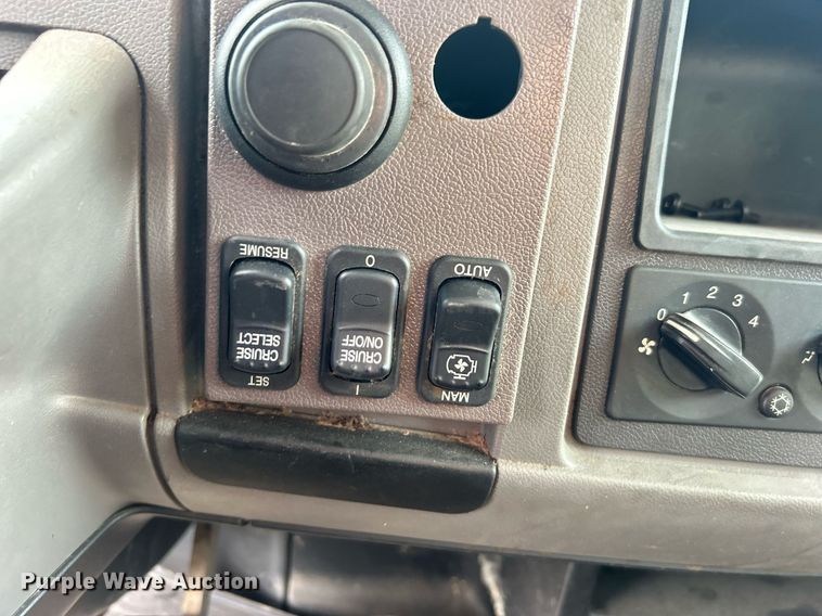 image for item EG1036 2015 Peterbilt  337 delivery truck