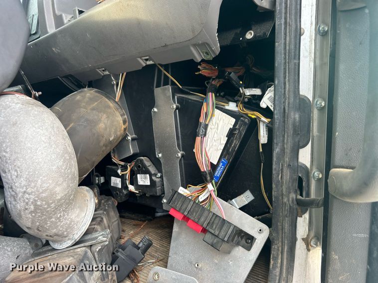 image for item EG1036 2015 Peterbilt  337 delivery truck