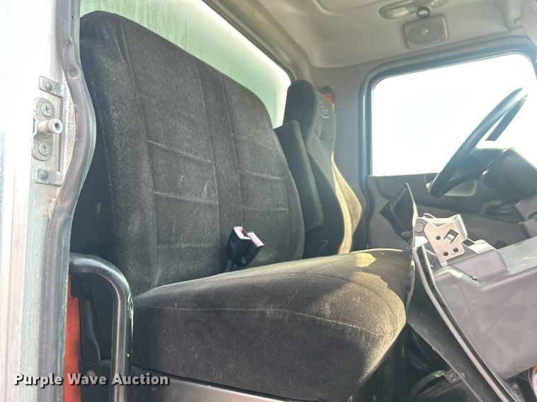 image for item EG1036 2015 Peterbilt  337 delivery truck