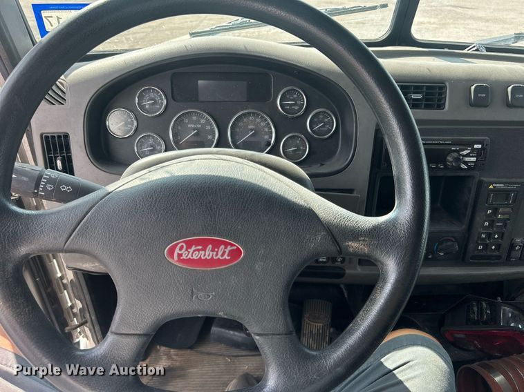 image for item EG1036 2015 Peterbilt  337 delivery truck