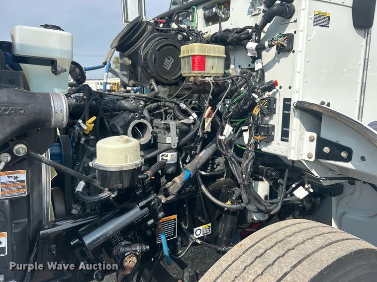 image for item EG1036 2015 Peterbilt  337 delivery truck