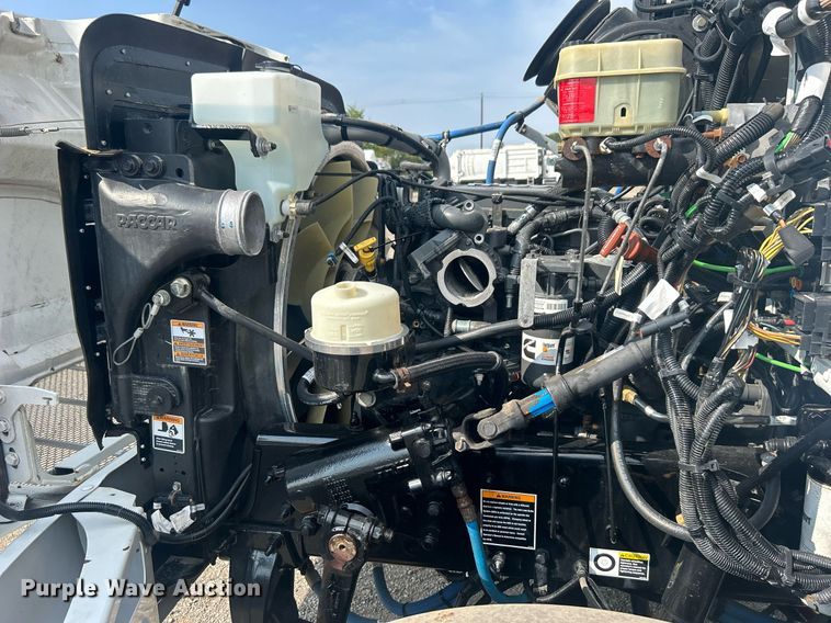 image for item EG1036 2015 Peterbilt  337 delivery truck