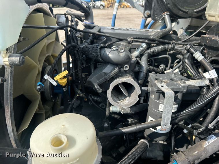 image for item EG1036 2015 Peterbilt  337 delivery truck