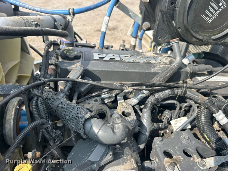 image for item EG1036 2015 Peterbilt  337 delivery truck