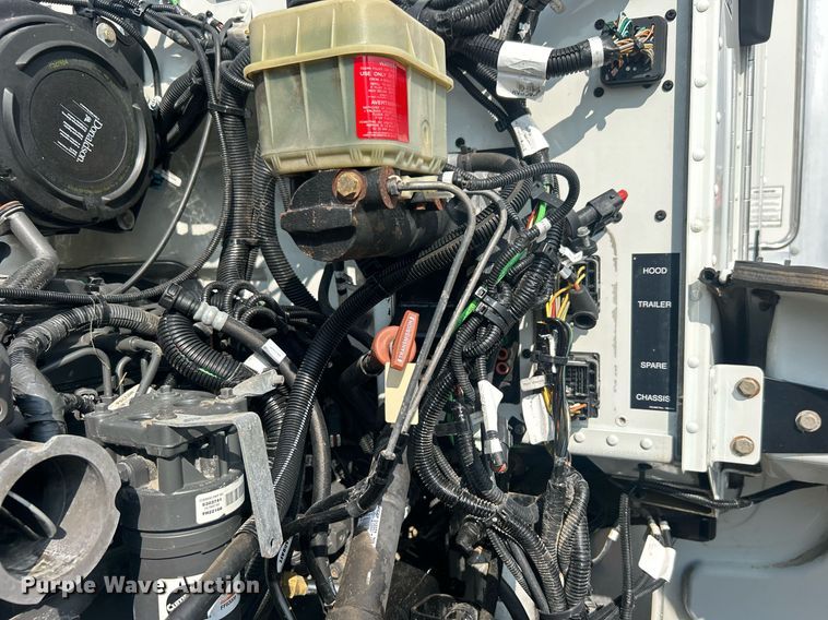 image for item EG1036 2015 Peterbilt  337 delivery truck