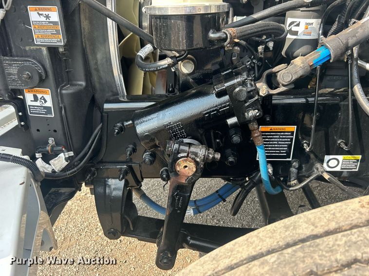 image for item EG1036 2015 Peterbilt  337 delivery truck