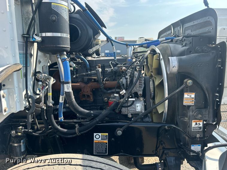 image for item EG1036 2015 Peterbilt  337 delivery truck