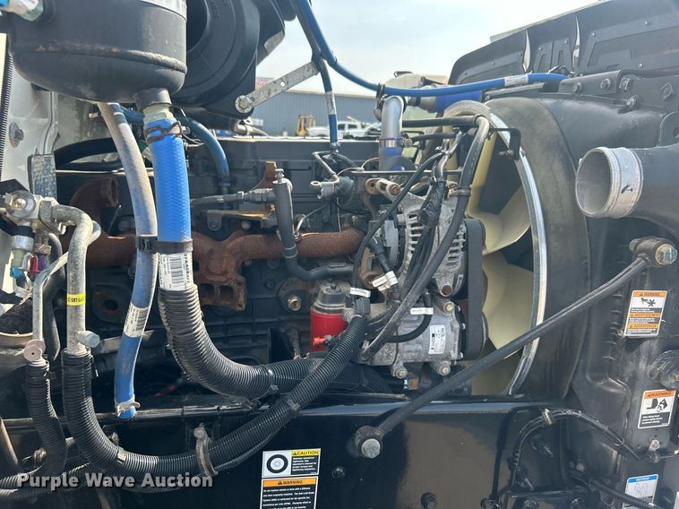 image for item EG1036 2015 Peterbilt  337 delivery truck