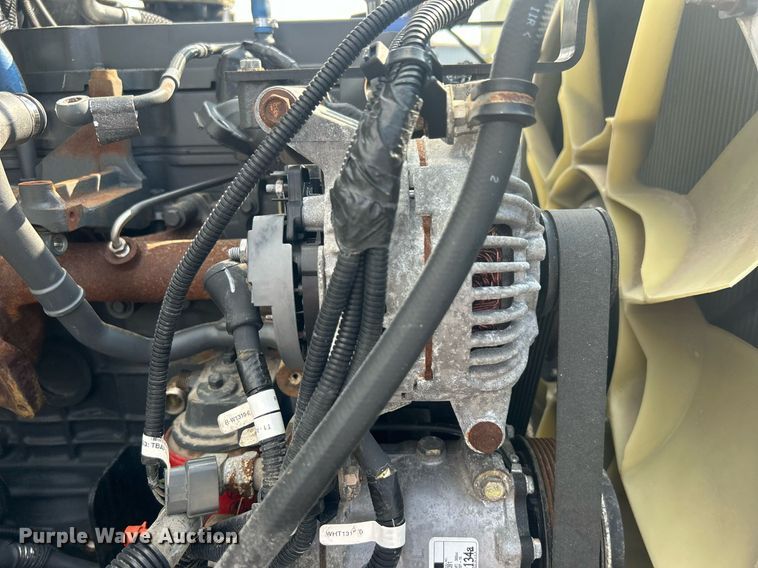 image for item EG1036 2015 Peterbilt  337 delivery truck