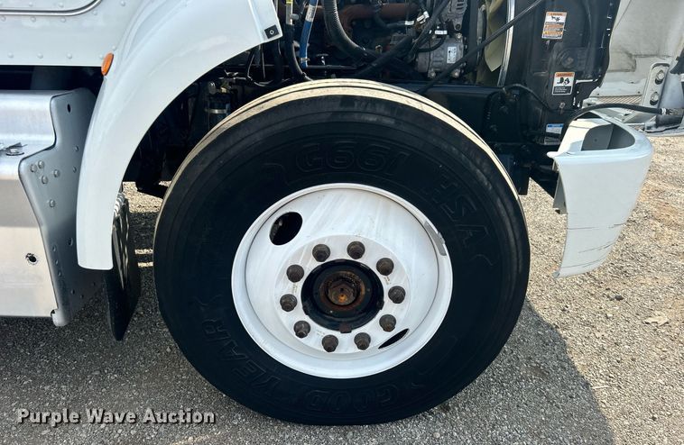 image for item EG1036 2015 Peterbilt  337 delivery truck