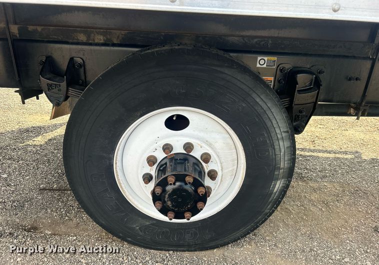 image for item EG1036 2015 Peterbilt  337 delivery truck