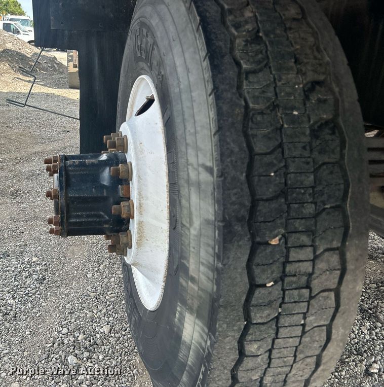 image for item EG1036 2015 Peterbilt  337 delivery truck