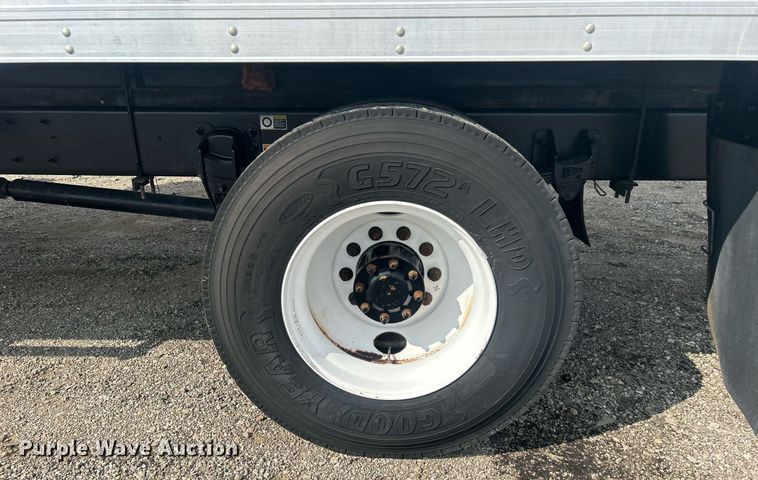 image for item EG1036 2015 Peterbilt  337 delivery truck