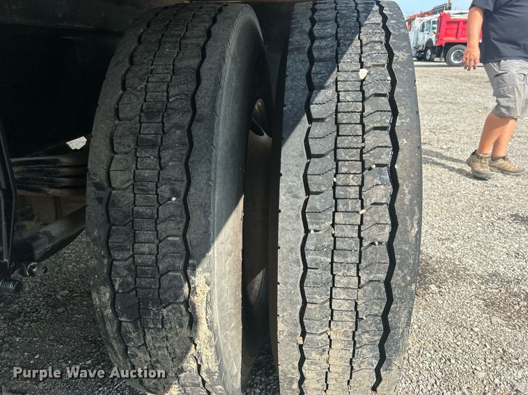 image for item EG1036 2015 Peterbilt  337 delivery truck