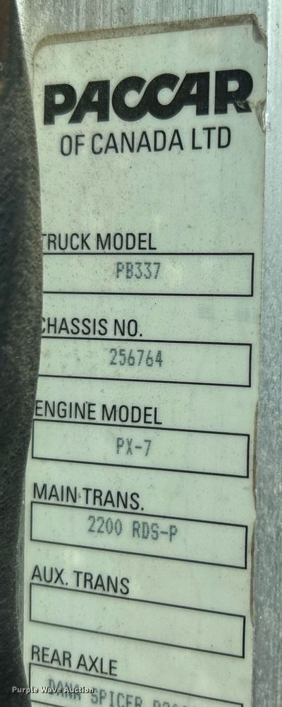 image for item EG1036 2015 Peterbilt  337 delivery truck