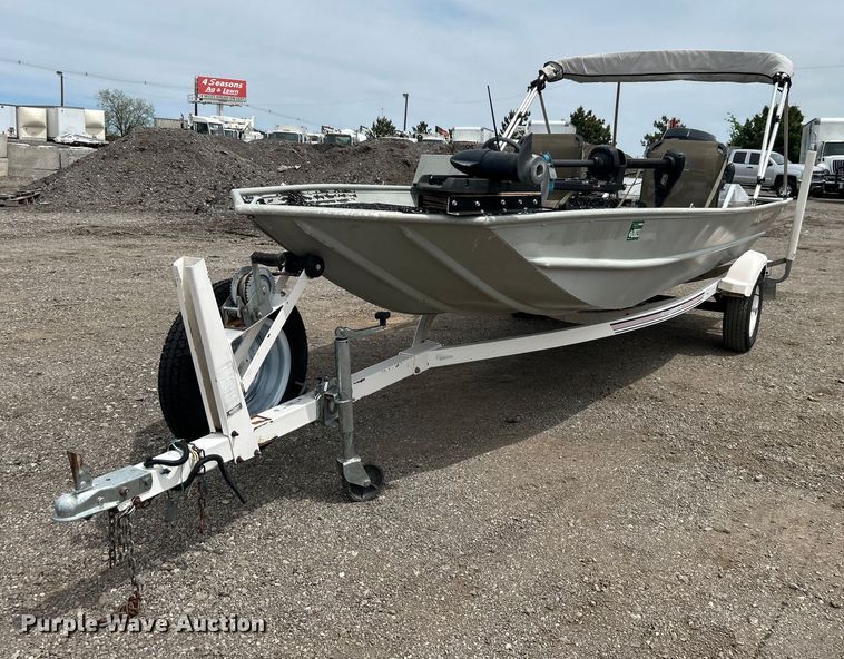 image for item EG1489 1996 Roughneck boat