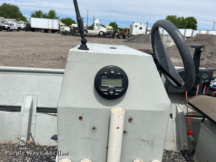 image for item EG1489 1996 Roughneck boat