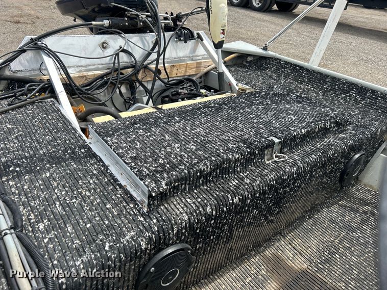 image for item EG1489 1996 Roughneck boat