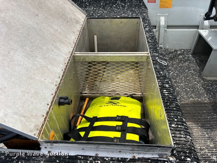 image for item EG1489 1996 Roughneck boat