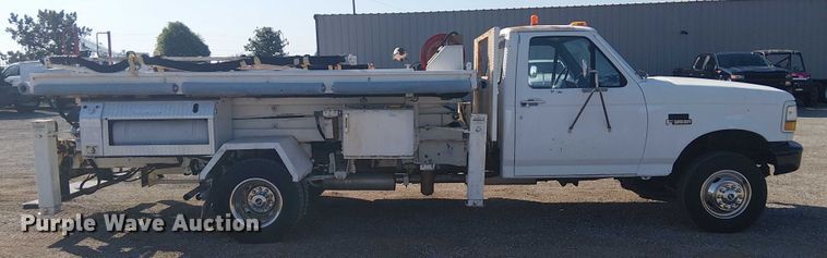 image for item EG1566 1997 Ford F Super Duty scissor lift truck