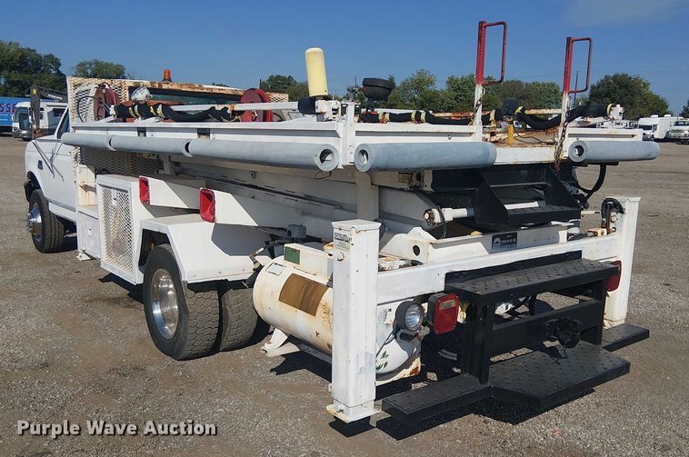 image for item EG1566 1997 Ford F Super Duty scissor lift truck