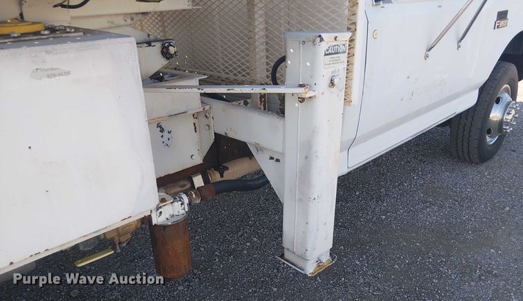 image for item EG1566 1997 Ford F Super Duty scissor lift truck