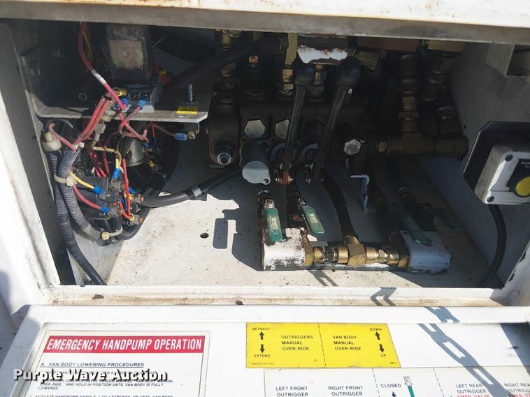 image for item EG1566 1997 Ford F Super Duty scissor lift truck