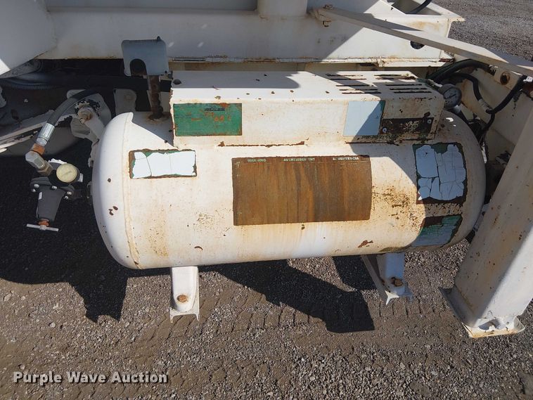 image for item EG1566 1997 Ford F Super Duty scissor lift truck