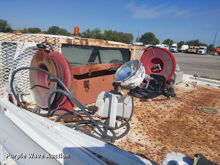 image for item EG1566 1997 Ford F Super Duty scissor lift truck