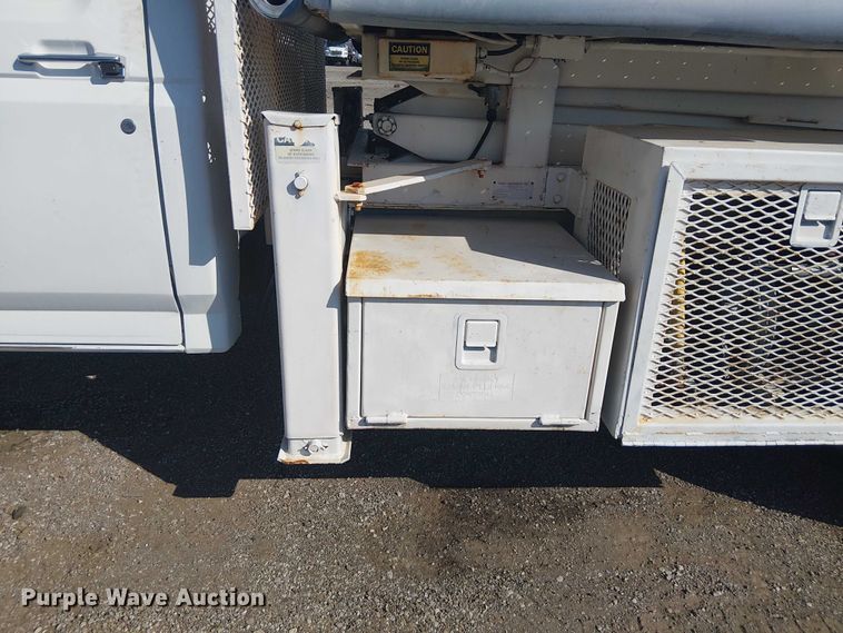image for item EG1566 1997 Ford F Super Duty scissor lift truck