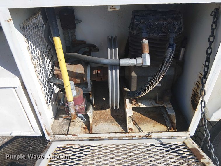 image for item EG1566 1997 Ford F Super Duty scissor lift truck