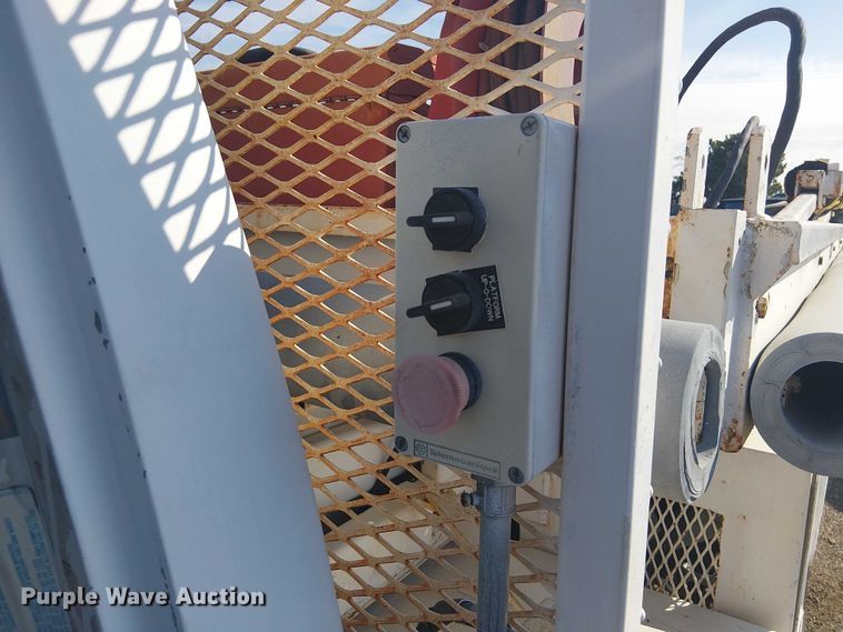 image for item EG1566 1997 Ford F Super Duty scissor lift truck