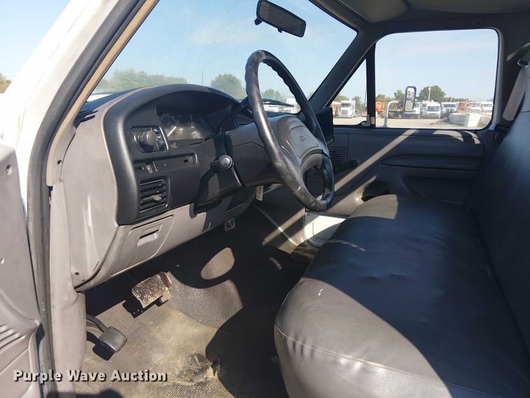 image for item EG1566 1997 Ford F Super Duty scissor lift truck