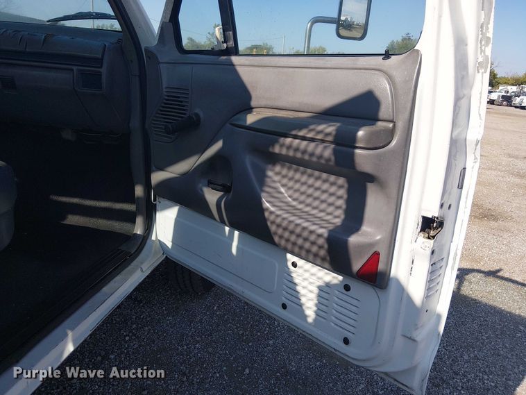 image for item EG1566 1997 Ford F Super Duty scissor lift truck