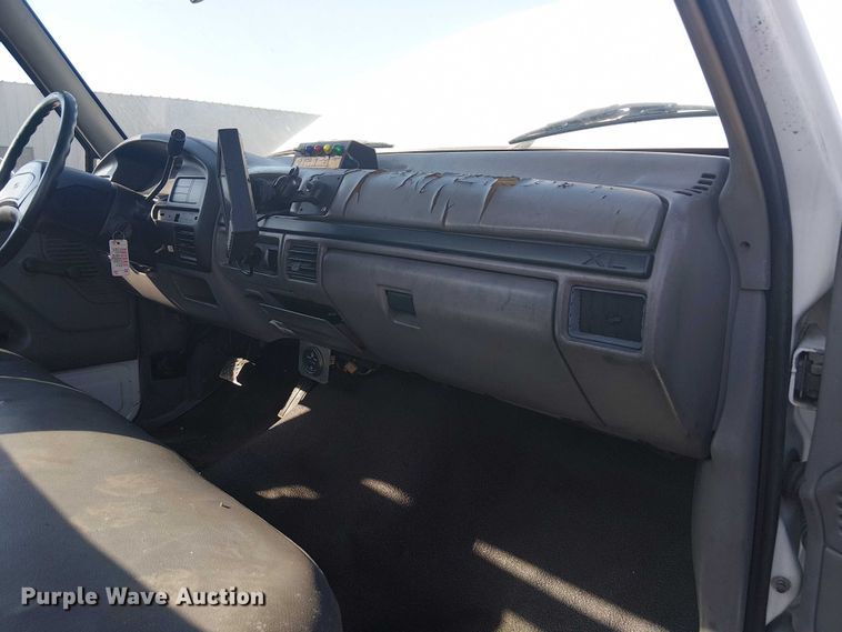 image for item EG1566 1997 Ford F Super Duty scissor lift truck