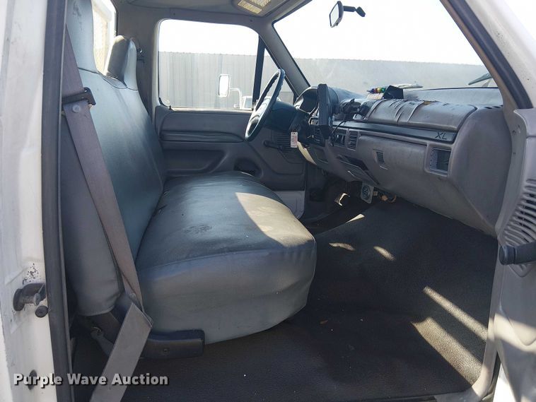 image for item EG1566 1997 Ford F Super Duty scissor lift truck