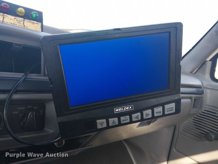 image for item EG1566 1997 Ford F Super Duty scissor lift truck