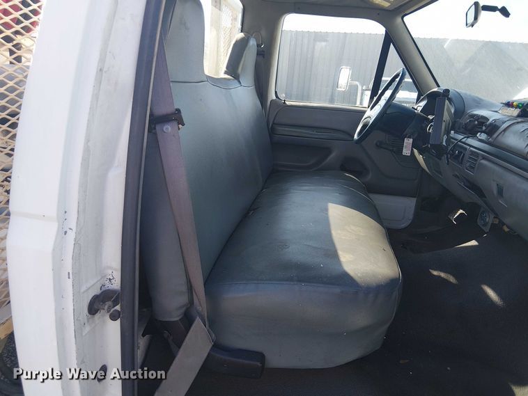 image for item EG1566 1997 Ford F Super Duty scissor lift truck