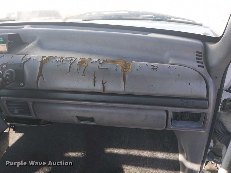 image for item EG1566 1997 Ford F Super Duty scissor lift truck