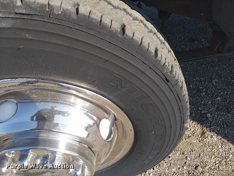 image for item EG1566 1997 Ford F Super Duty scissor lift truck