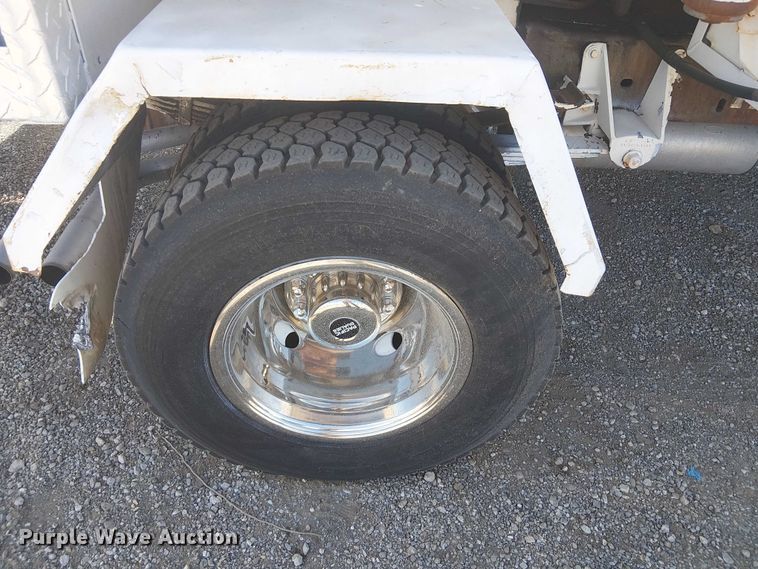 image for item EG1566 1997 Ford F Super Duty scissor lift truck