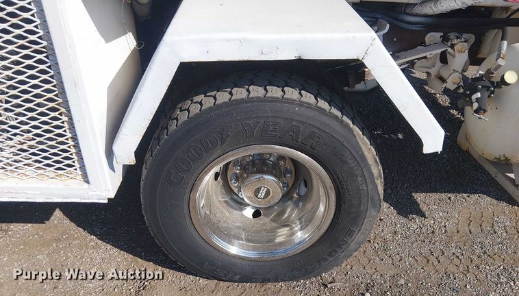 image for item EG1566 1997 Ford F Super Duty scissor lift truck