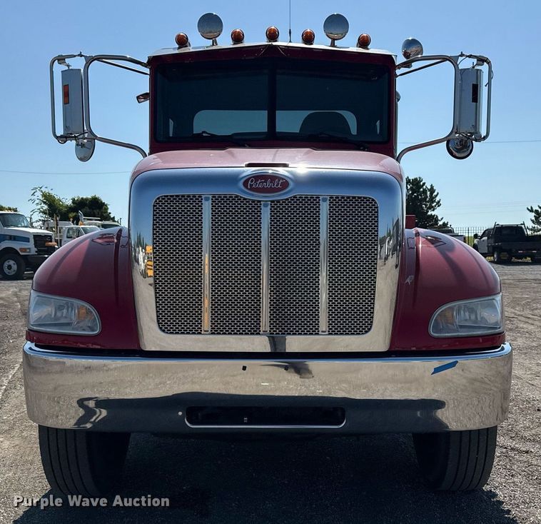 image for item EG6054 2008 Peterbilt 335 tow truck