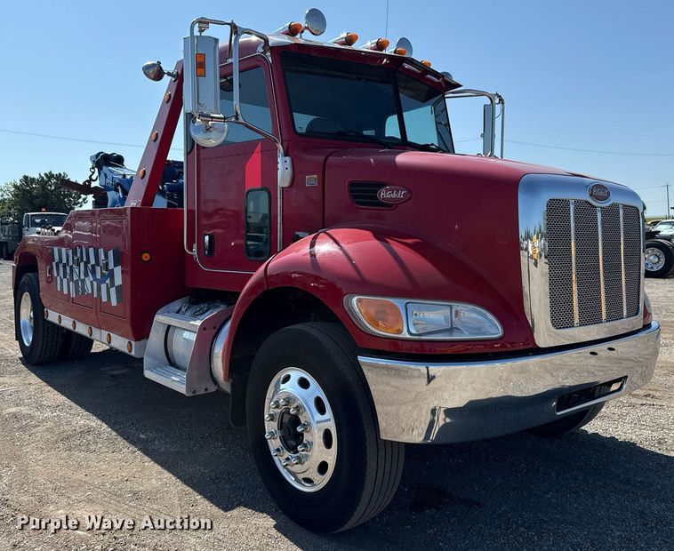 image for item EG6054 2008 Peterbilt 335 tow truck