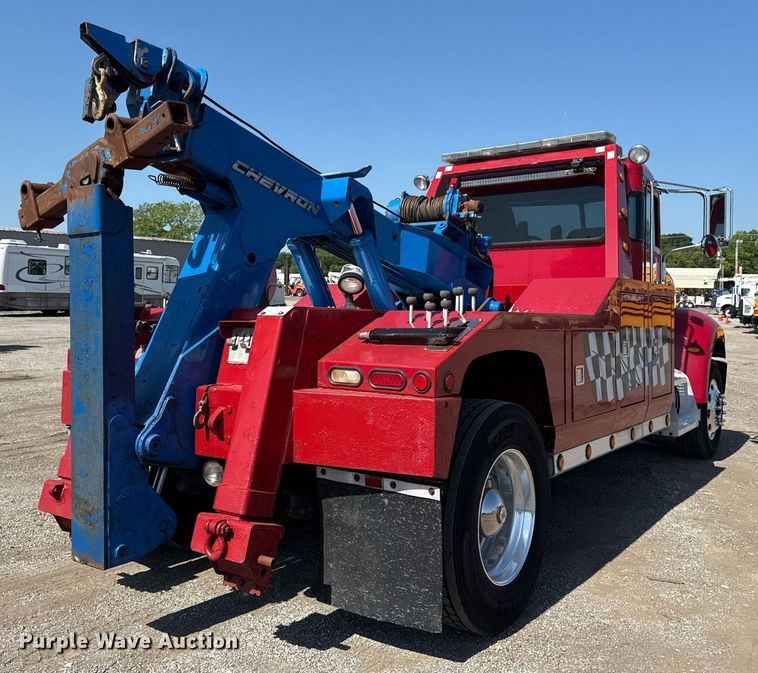 image for item EG6054 2008 Peterbilt 335 tow truck