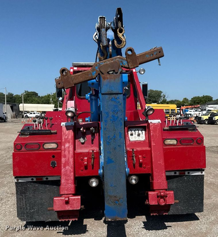 image for item EG6054 2008 Peterbilt 335 tow truck